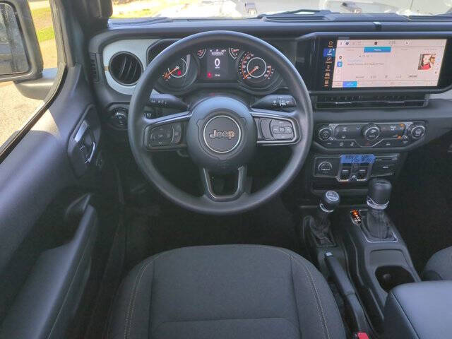 2025 Jeep Gladiator Sport