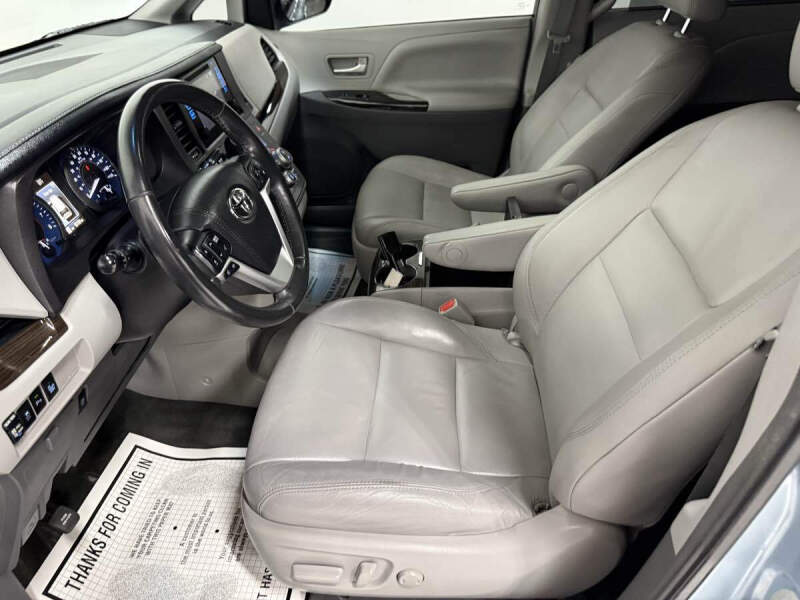 2016 Toyota Sienna XLE Premium 8-Passenger