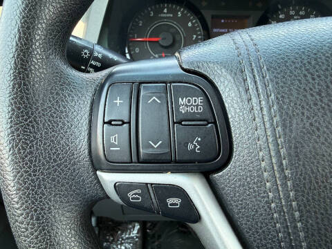 2017 Toyota Sienna LE 8-Passenger