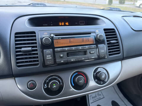 2004 Toyota Camry LE