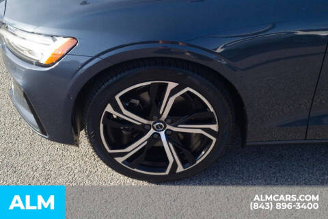 2024 Volvo S60 B5 Plus Dark Theme