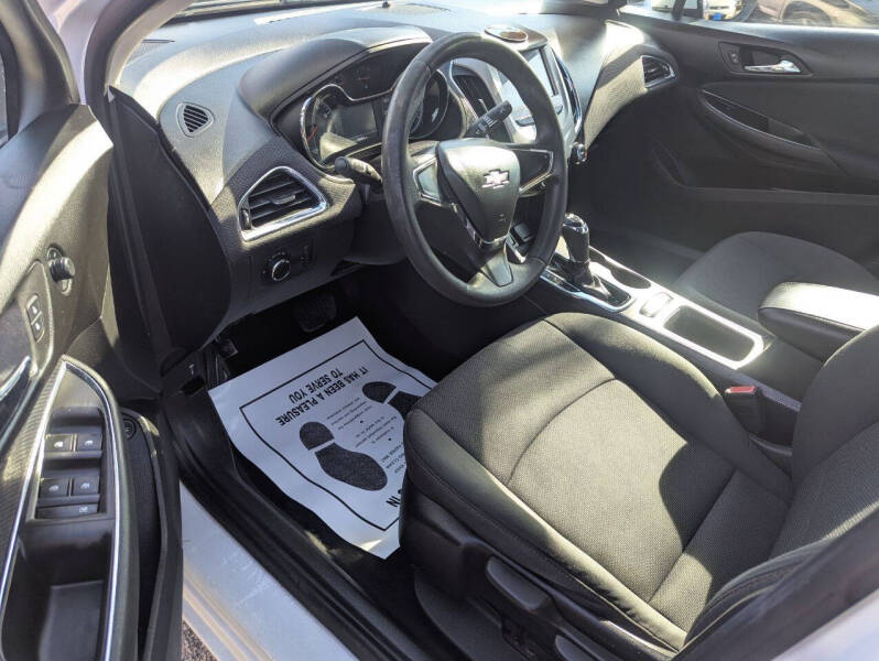 2017 Chevrolet Cruze LS Auto