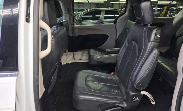 2022 Chrysler Pacifica Touring L