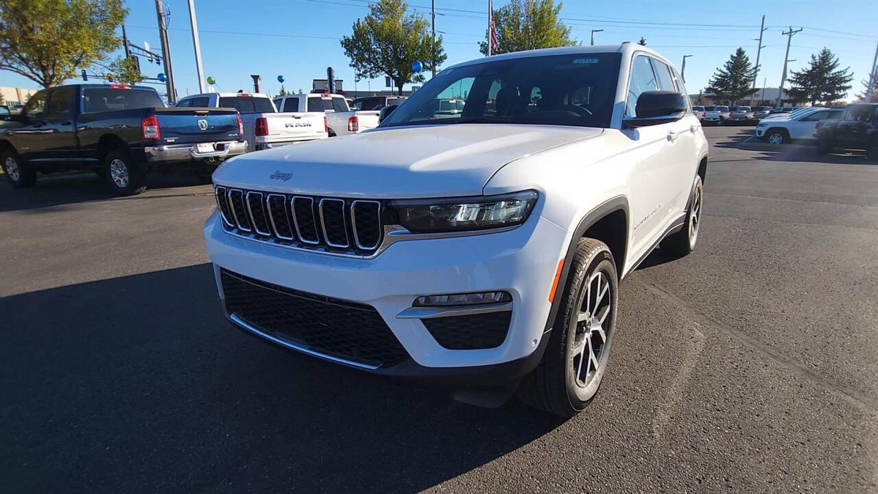 2025 Jeep Grand Cherokee for sale at Victoria Auto Sales in Victoria, MN