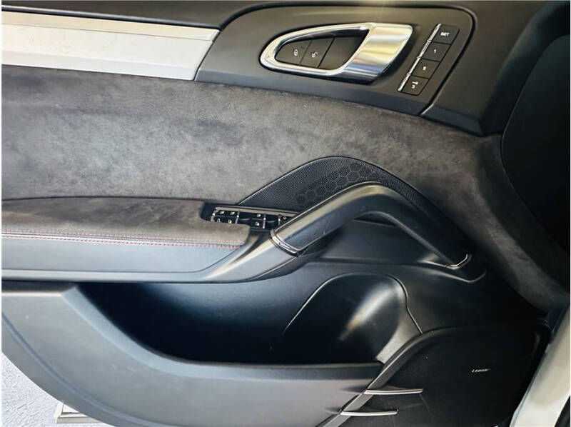 2013 Porsche Cayenne GTS