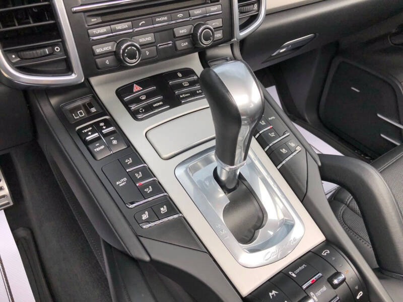 2013 Porsche Cayenne GTS