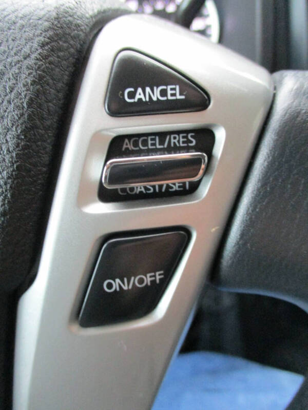 2023 Nissan Titan SV