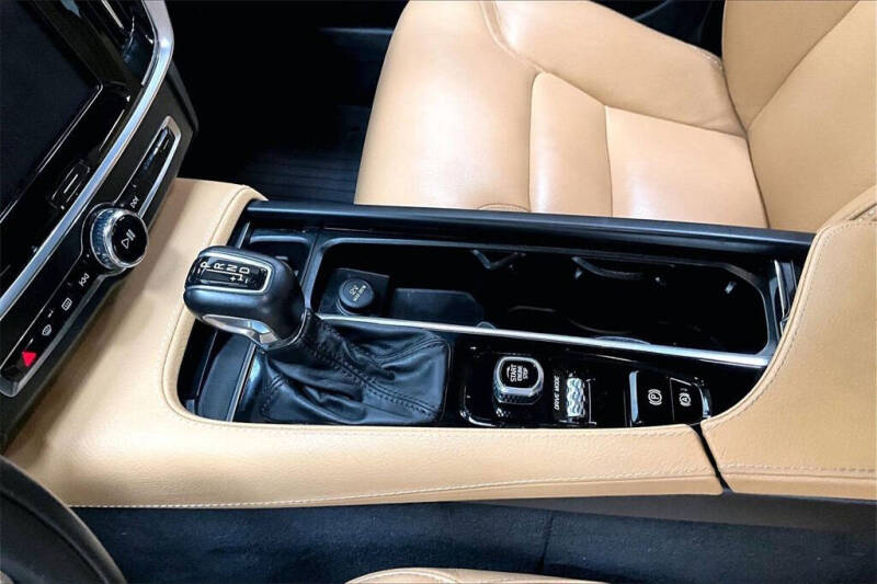 2020 Volvo V90 Cross Country T6