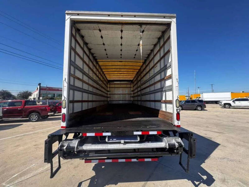 2017 Freightliner M2 106