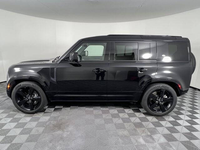 2023 Land Rover Defender 110 SE