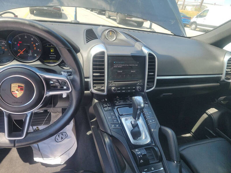 2017 Porsche Cayenne Platinum Edition