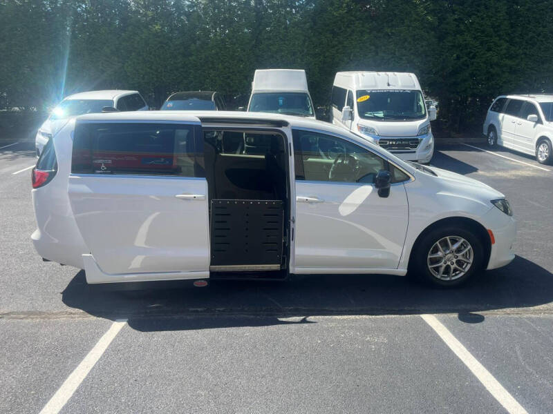 2024 Chrysler Voyager LX