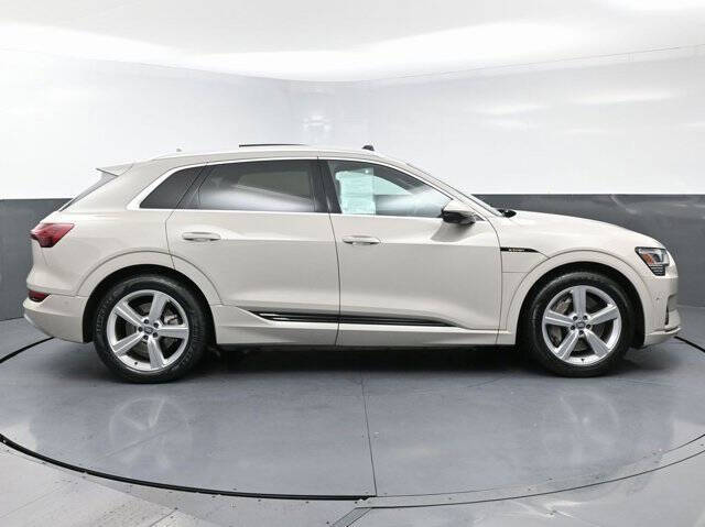 2019 Audi e-tron quattro Premium Plus