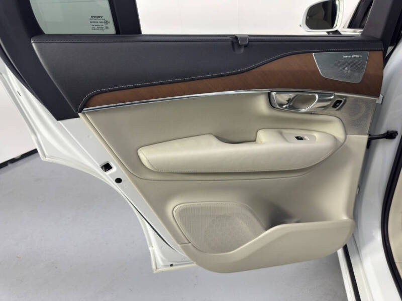 2017 Volvo XC90 T8 eAWD Inscription