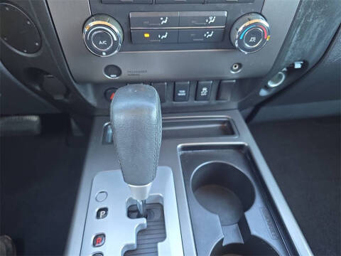 2012 Nissan Titan SV