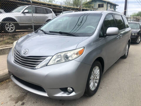 2012 Toyota Sienna for sale at Carzready in San Antonio TX