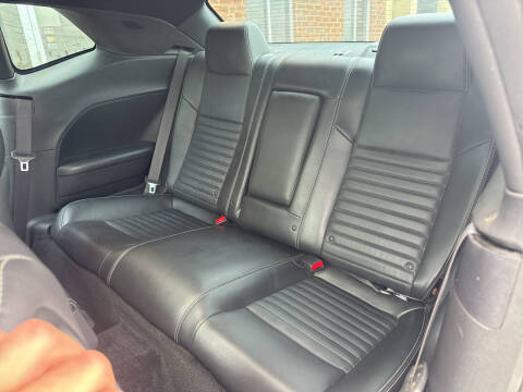 2014 Dodge Challenger SXT Plus