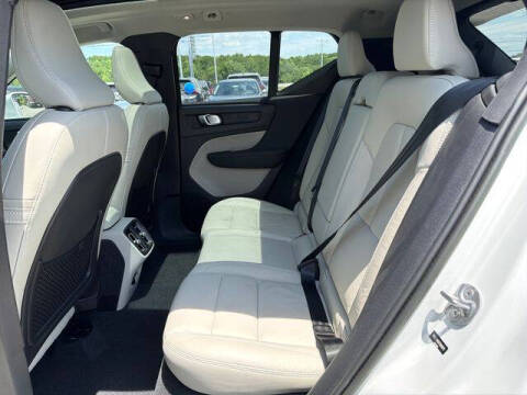 2023 Volvo XC40 B5 Plus Bright Theme
