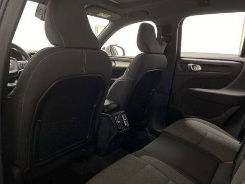 2025 Volvo XC40 B5 Core Bright Theme