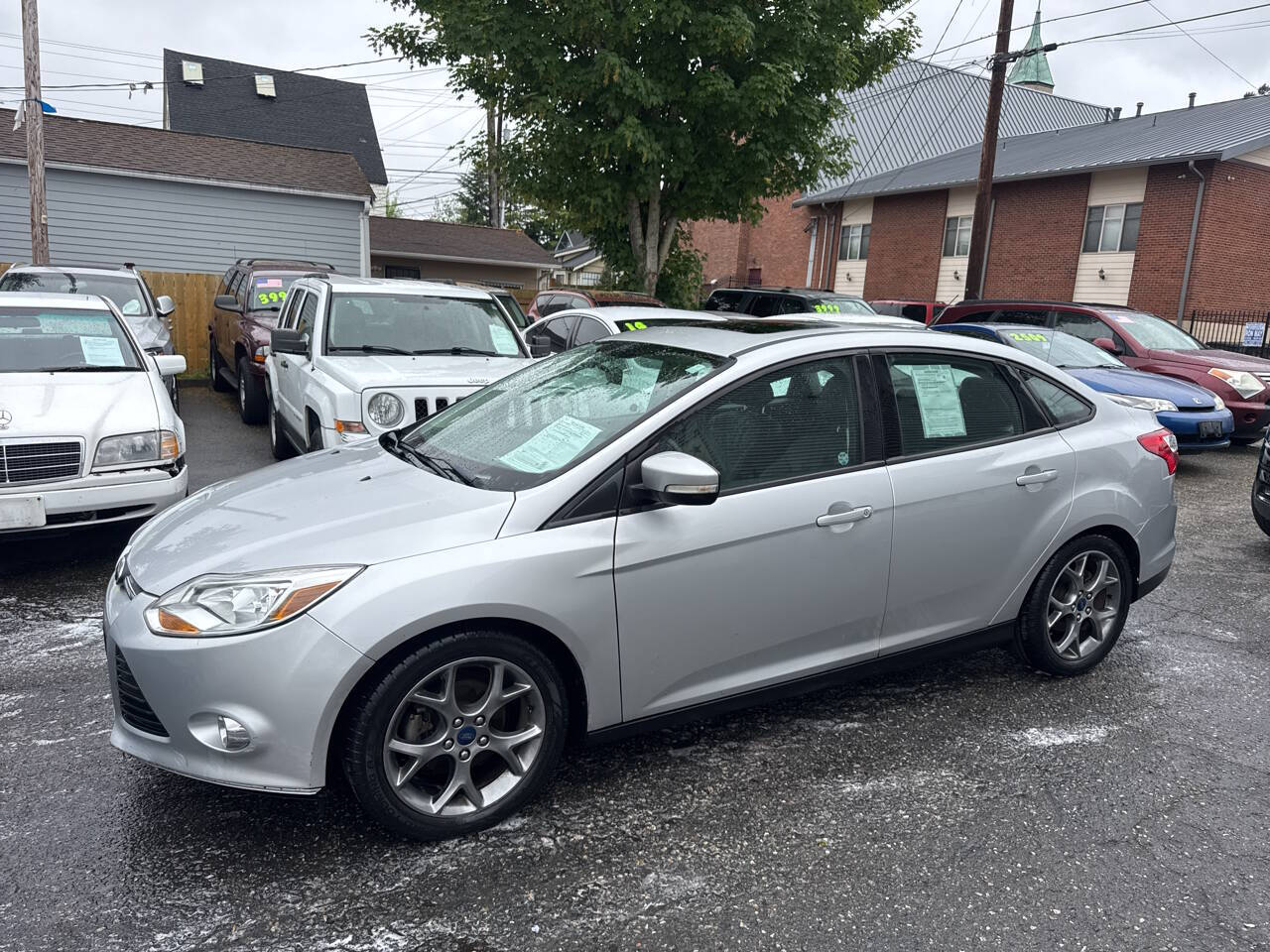 Silver 2014 Ford Focus SE SE 4dr Sedan 1