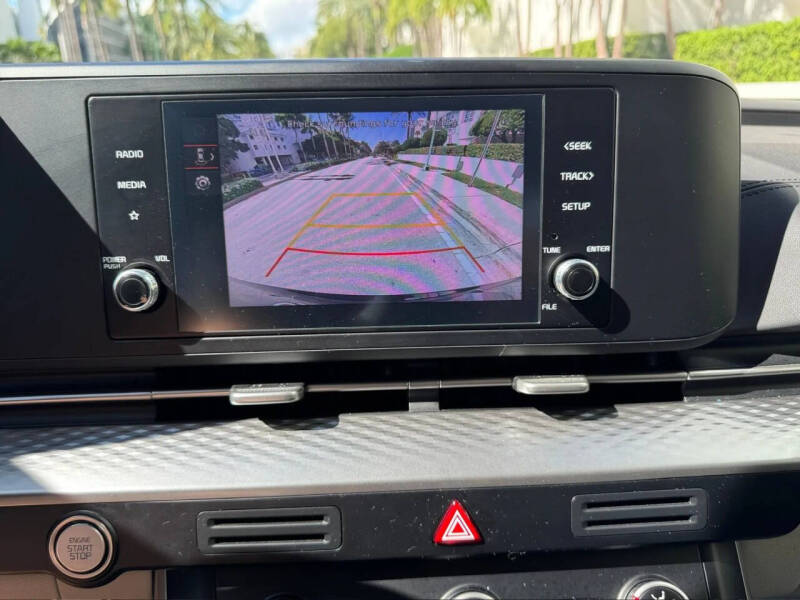 2024 Kia Carnival LX