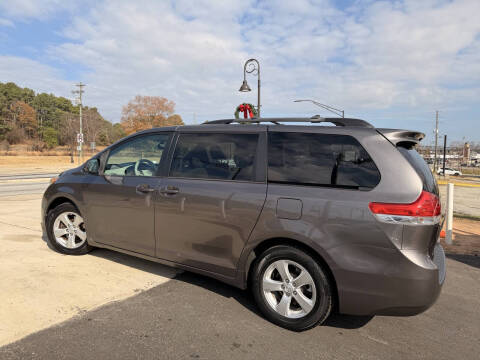 2014 Toyota Sienna LE 8-Passenger
