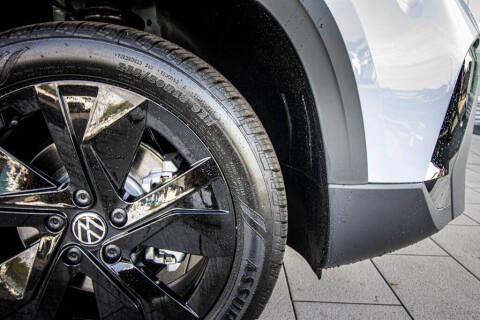 2026 Volkswagen Taos SE Black