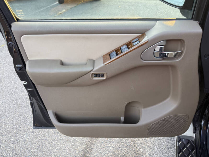 2005 Nissan Pathfinder LE