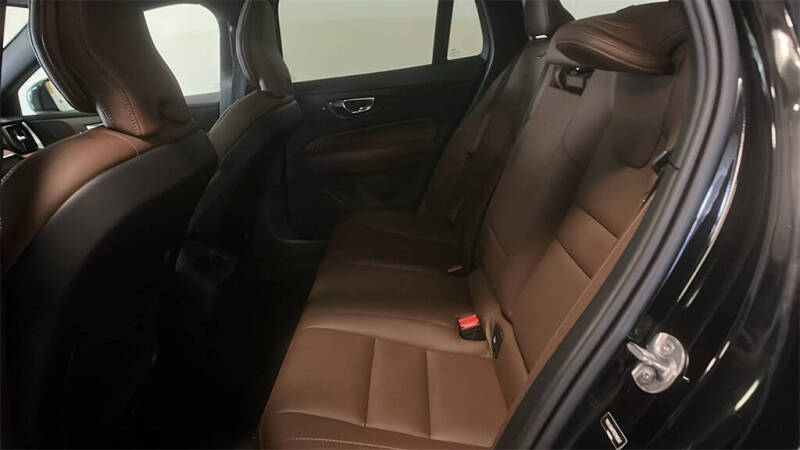 2024 Volvo V60 Cross Country B5 Plus