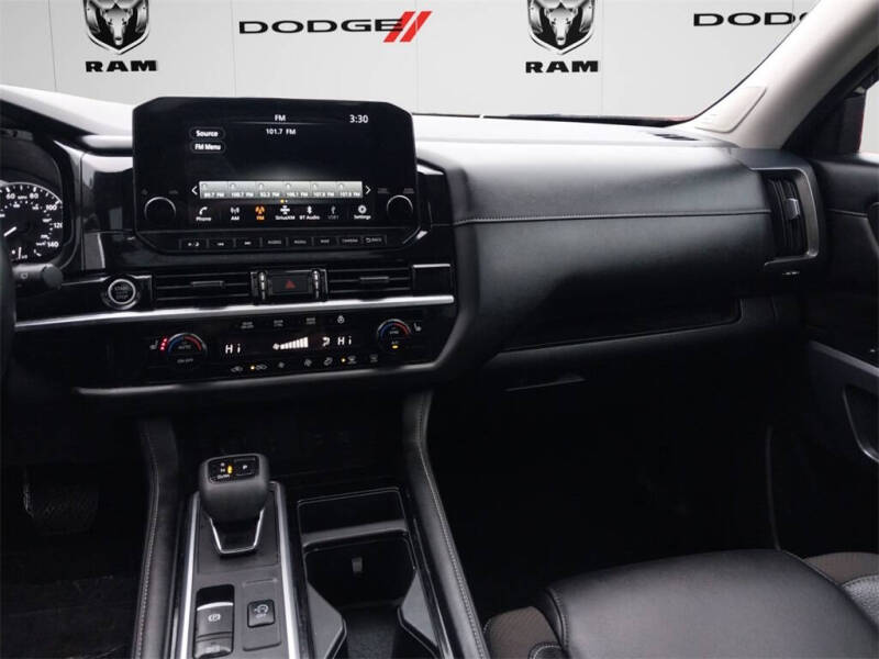 2023 Nissan Pathfinder SL