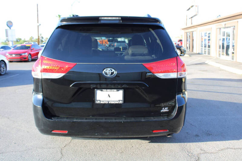 2013 Toyota Sienna LE 7-Passenger