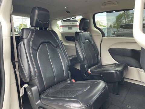 2022 Chrysler Pacifica Touring L