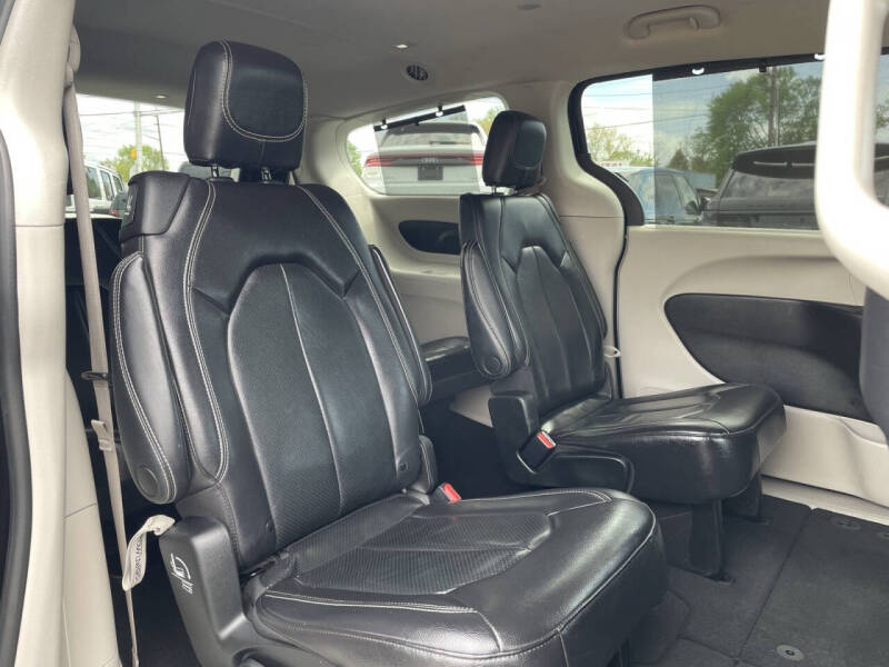 2022 Chrysler Pacifica Touring L