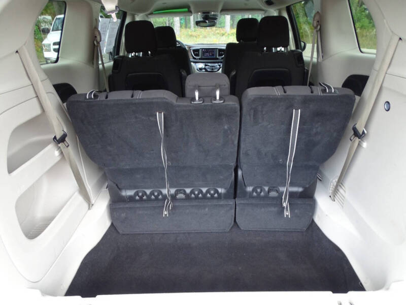 2023 Chrysler Voyager LX