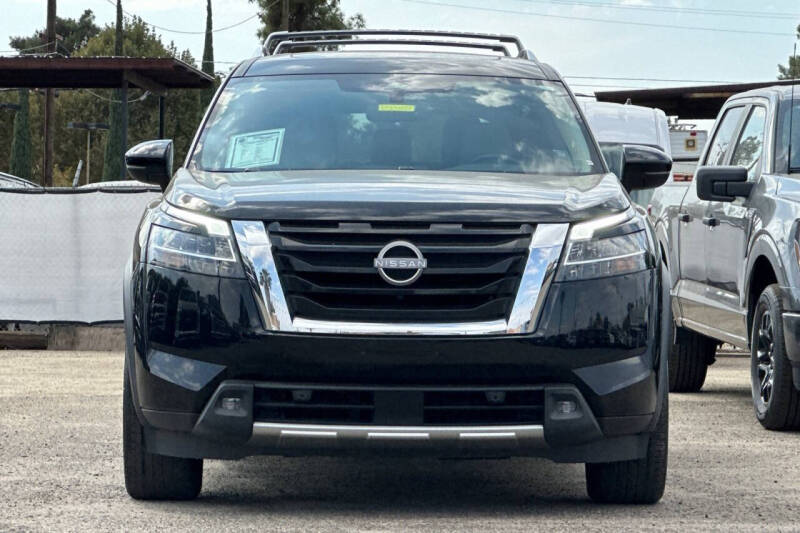 2022 Nissan Pathfinder SL