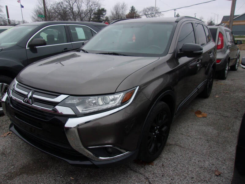 2018 Mitsubishi Outlander LE's photo