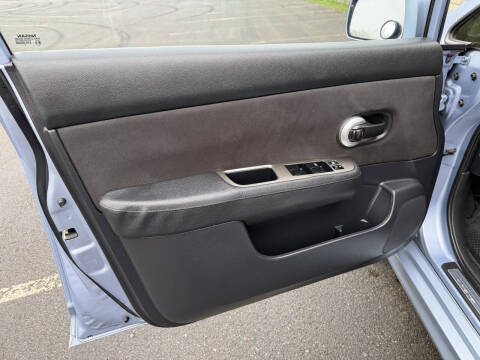 2010 Nissan Versa 1.8 SL