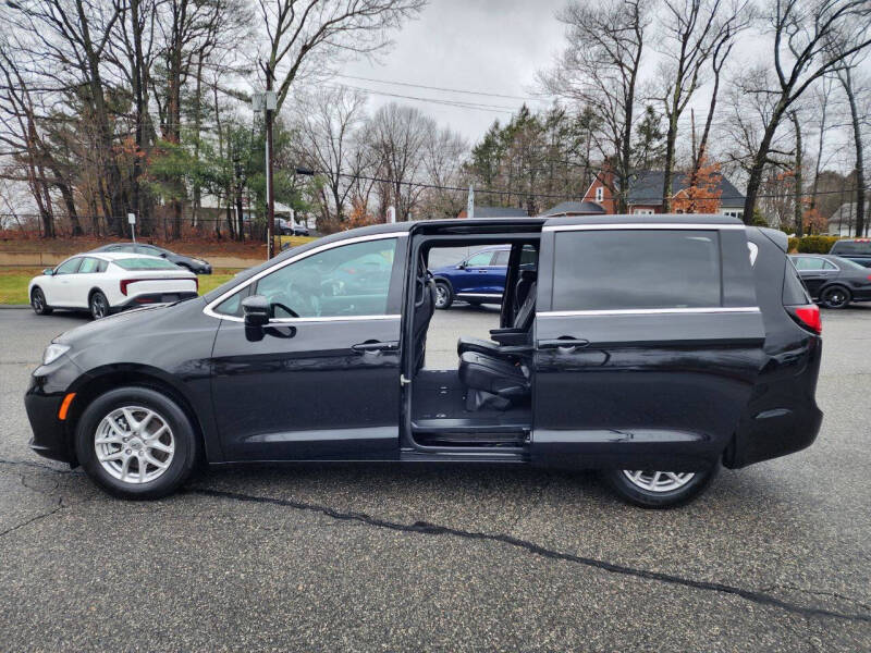 2025 Chrysler Pacifica Select