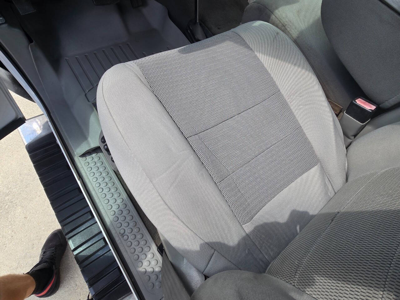 2004 Ford F-550 Super Duty 81