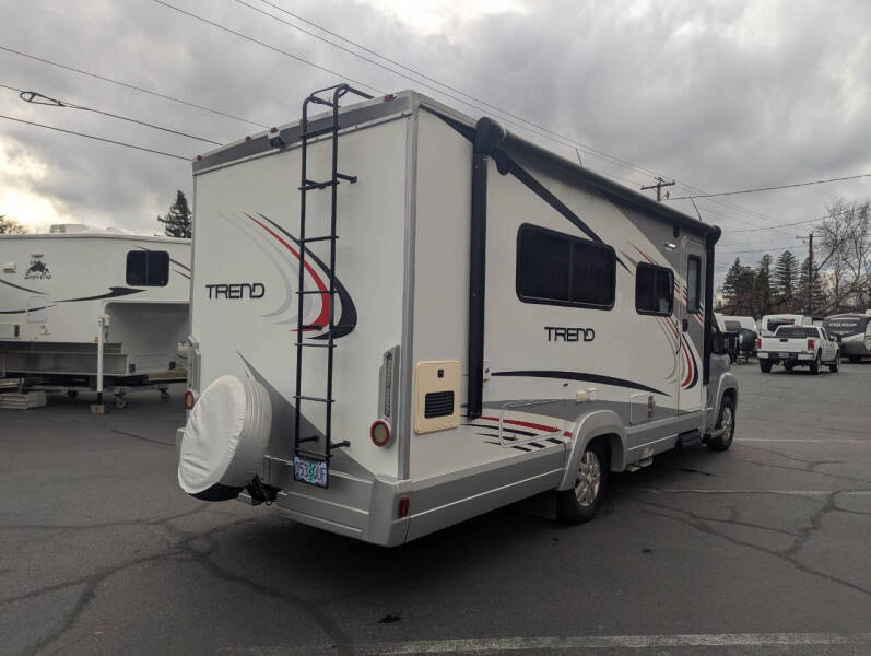 2018 Winnebago Trend 23D / 23ft