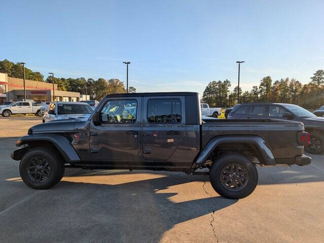 2025 Jeep Gladiator Sport S