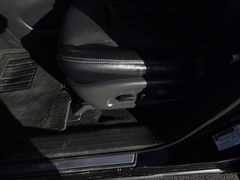 2020 Nissan Pathfinder SL