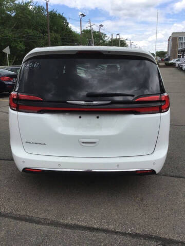 2023 Chrysler Pacifica Touring L