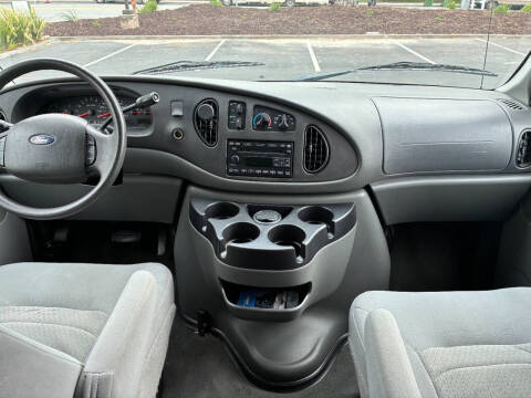 2006 Ford E-Series E-350 SD XLT