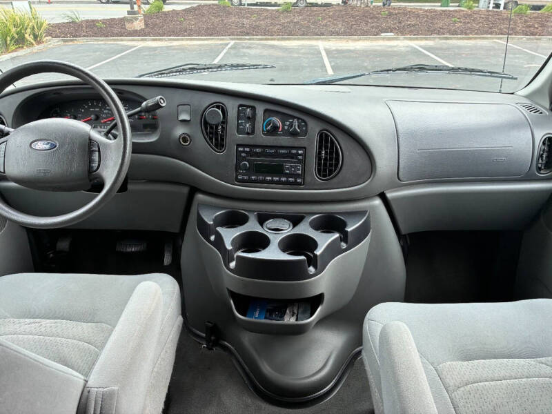 2006 Ford E-Series E-350 SD XLT