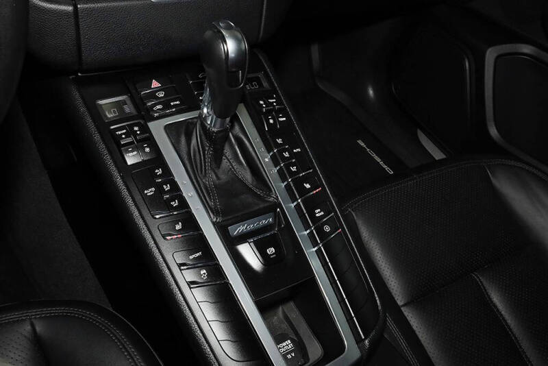 2015 Porsche Macan S