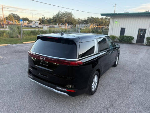 2024 Kia Carnival LX