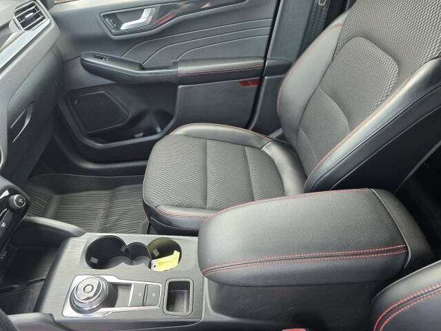 2025 Ford Escape Hybrid ST-Line Select