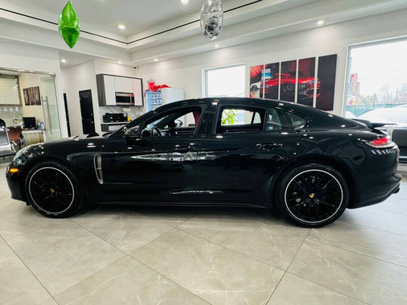 2022 Porsche Panamera 4 Platinum Edition