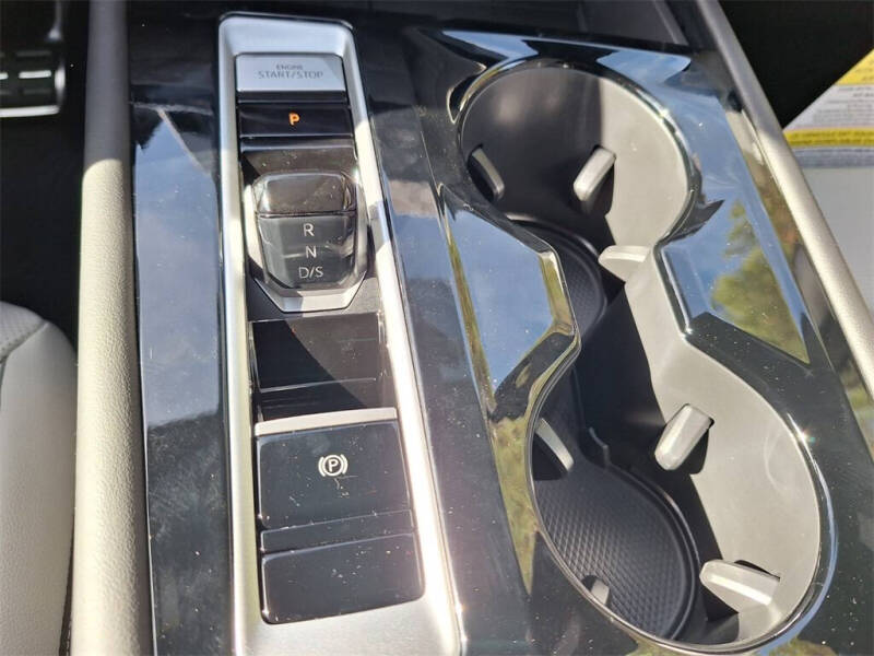 2026 Volkswagen Atlas Cross Sport SEL Premium R-Line 4Motion